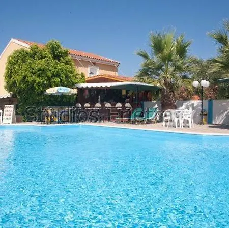 Hotel apartamentowy Erietta Svoronata