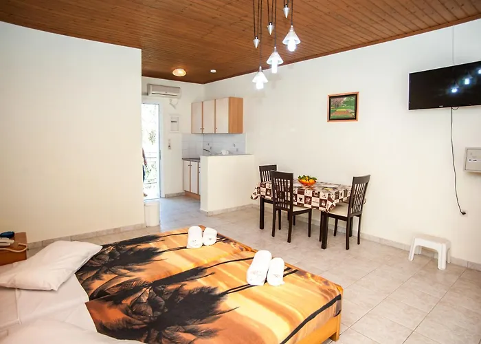 Aparthotel Erietta 3*