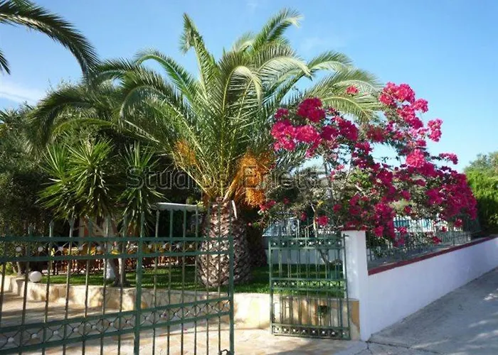 Erietta Aparthotel 3*